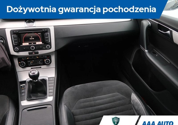 Volkswagen Passat cena 37000 przebieg: 181932, rok produkcji 2011 z Zawidów małe 326